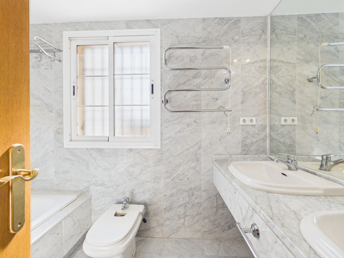 4 Bed Townhouse for sale in Marbella Costa Del Sol, Málaga, Spain