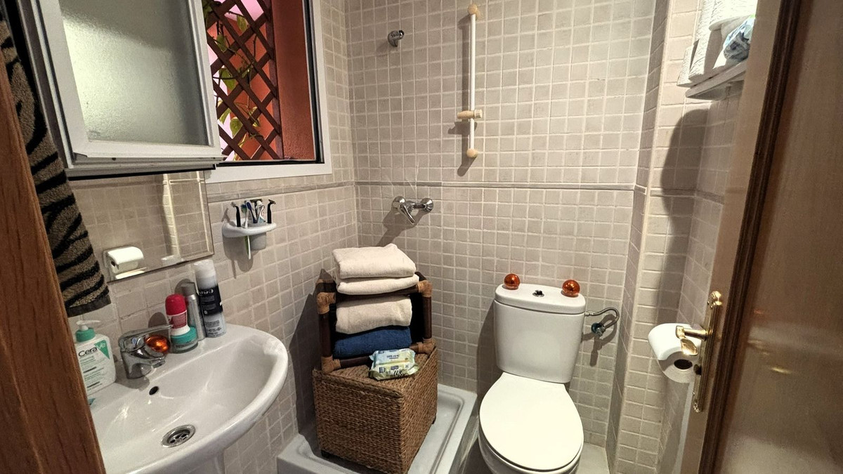 Se vende Apartamento Planta Media de 2 dormitorios en Costa Del Sol, Málaga, España