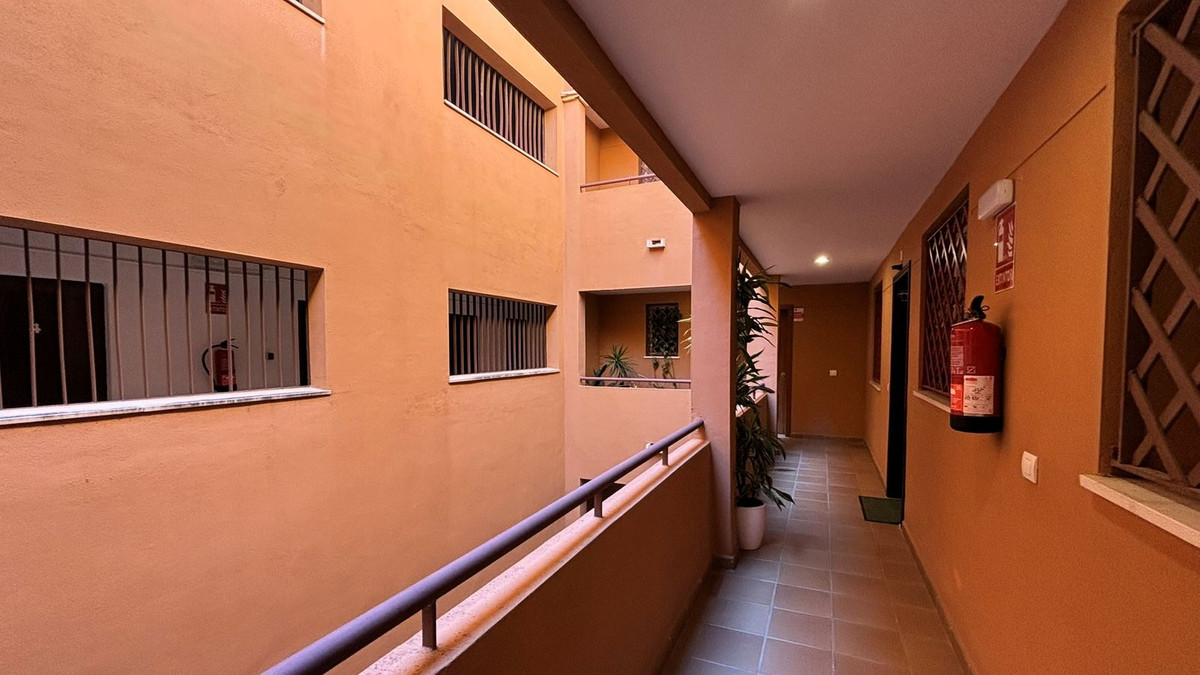 Se vende Apartamento Planta Media de 2 dormitorios en Costa Del Sol, Málaga, España