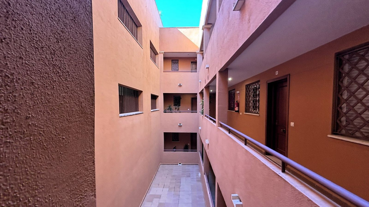 Se vende Apartamento Planta Media de 2 dormitorios en Costa Del Sol, Málaga, España