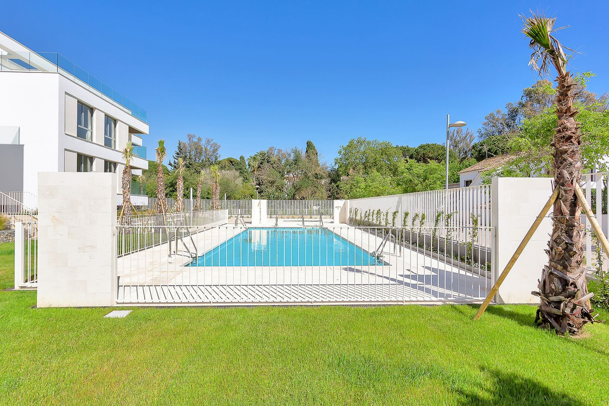 2 Bed Apartment for sale in Elviria Costa Del Sol, Málaga, Spain
