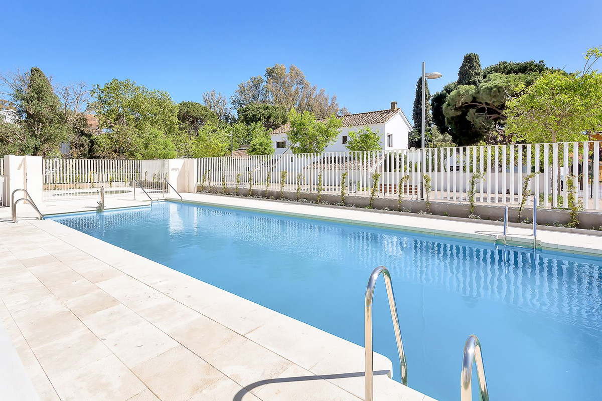 2 Bed Apartment for sale in Elviria Costa Del Sol, Málaga, Spain