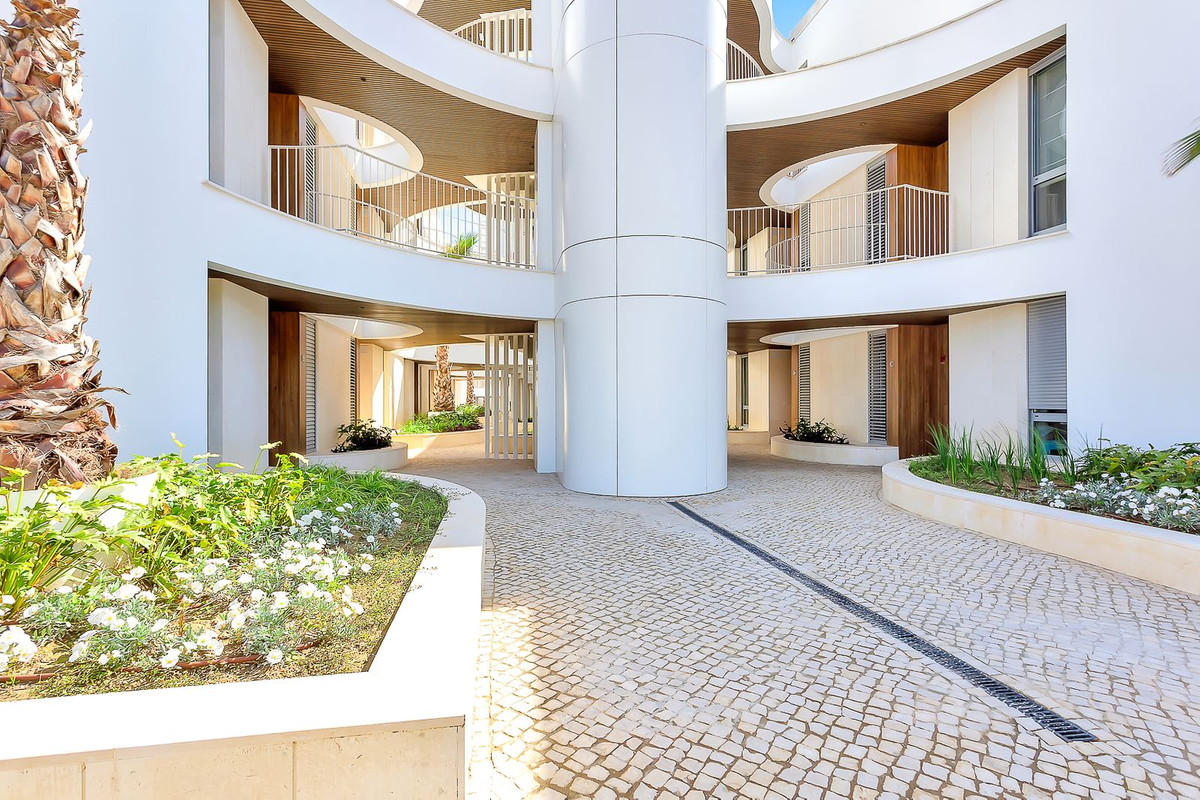 2 Bed Apartment for sale in Elviria Costa Del Sol, Málaga, Spain