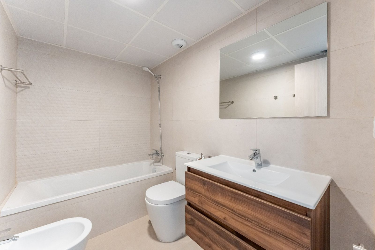 Se vende Apartamento Planta Baja de 2 dormitorios en Costa Del Sol, Málaga, España