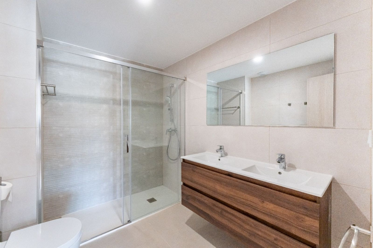 Se vende Apartamento Planta Baja de 2 dormitorios en Costa Del Sol, Málaga, España