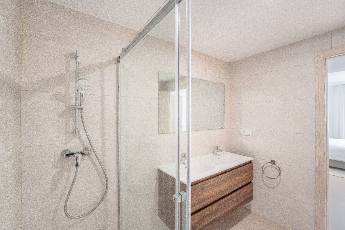 Se vende Apartamento Planta Baja de 2 dormitorios en Costa Del Sol, Málaga, España