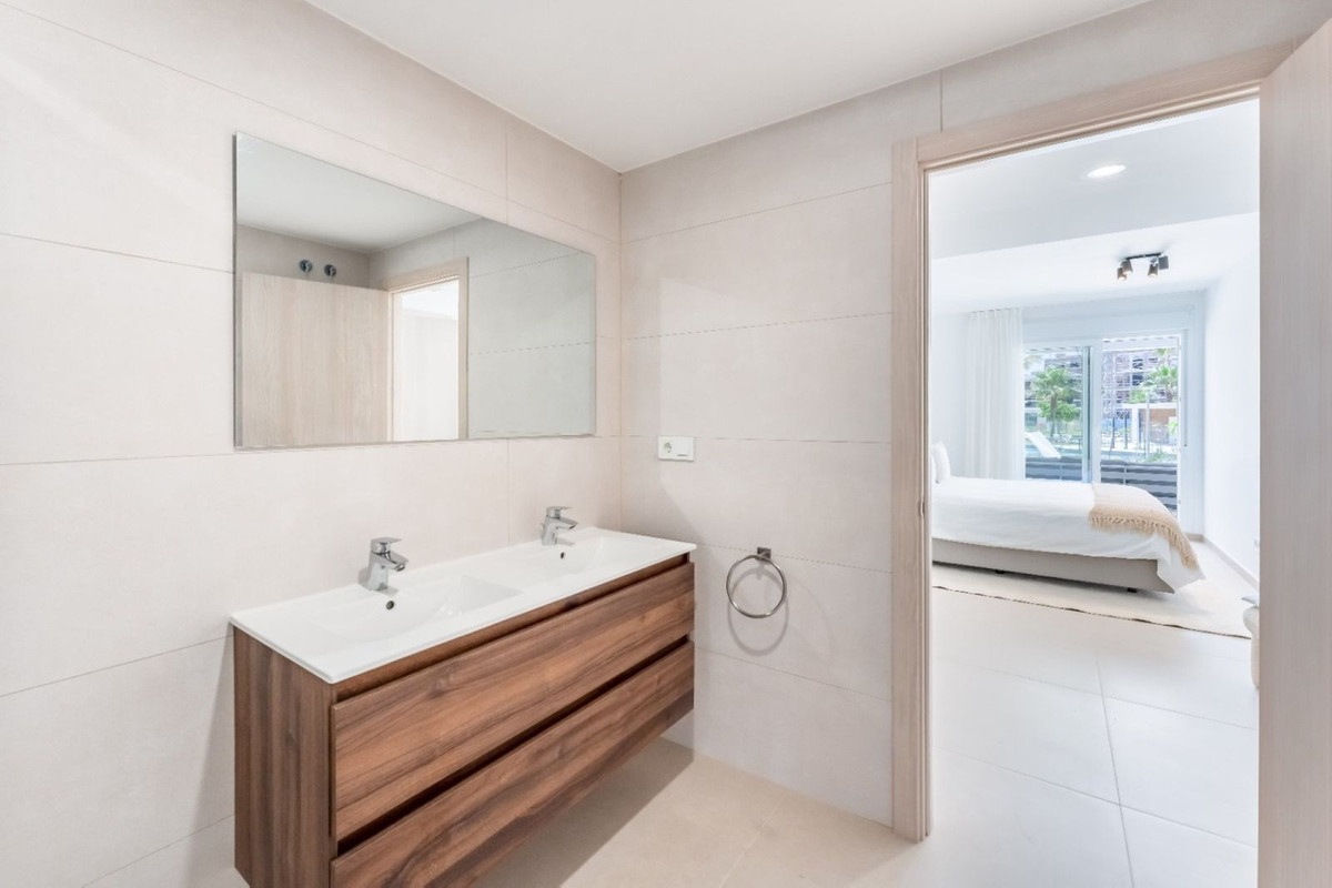 Se vende Apartamento Planta Baja de 2 dormitorios en Costa Del Sol, Málaga, España