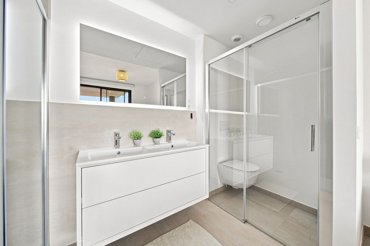 2 Bed Apartment for sale in Fuengirola Costa Del Sol, Málaga, Spain