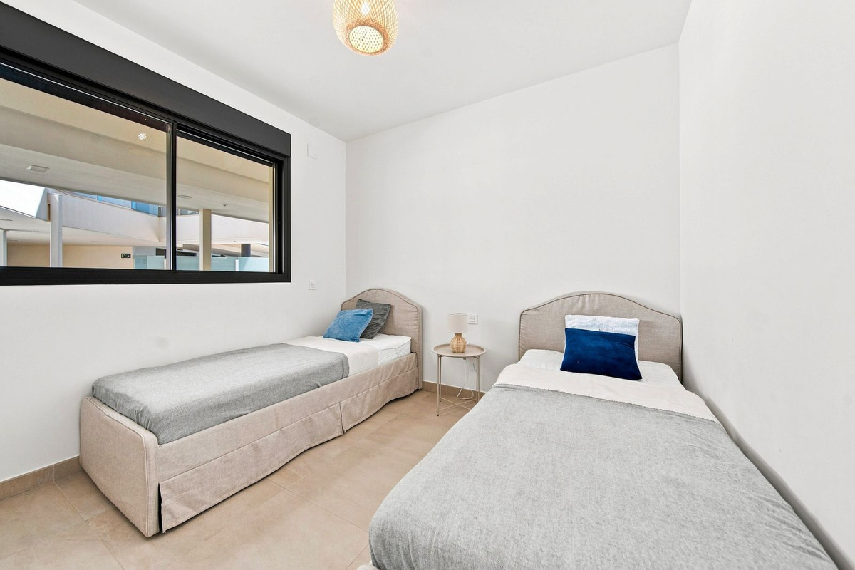 2 Bed Apartment for sale in Fuengirola Costa Del Sol, Málaga, Spain