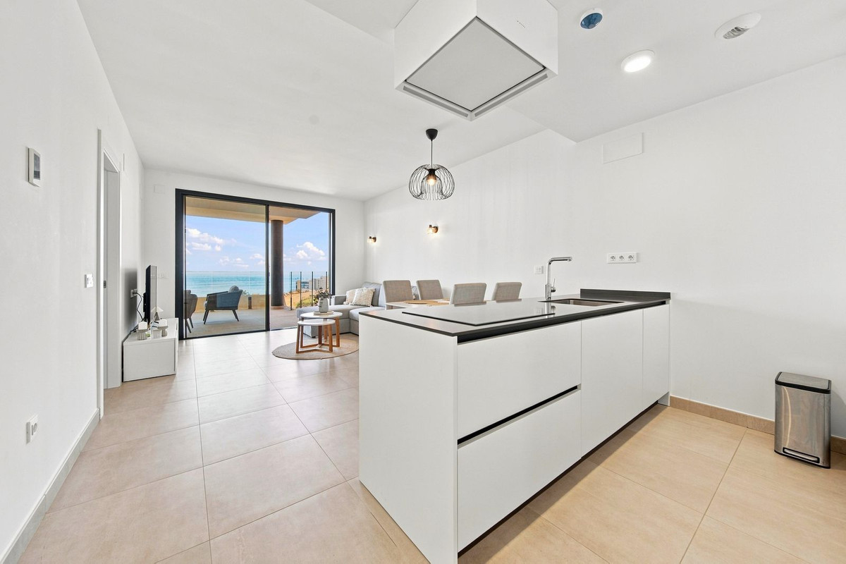 2 Bed Apartment for sale in Fuengirola Costa Del Sol, Málaga, Spain