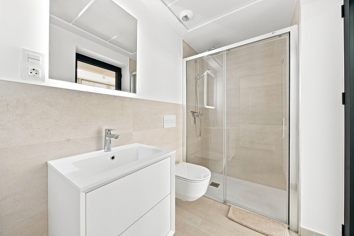 2 Bed Apartment for sale in Fuengirola Costa Del Sol, Málaga, Spain