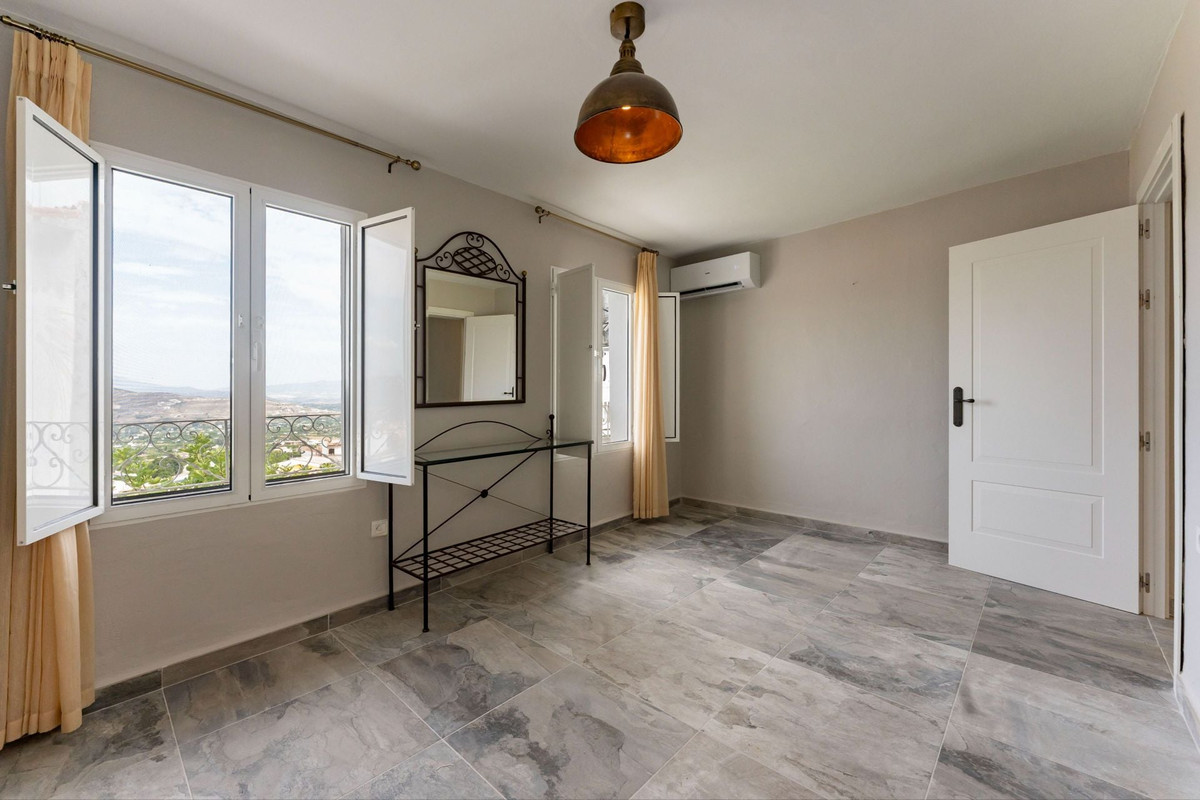 3 Bed Townhouse for sale in Alhaurín El Grande Costa Del Sol, Málaga, Spain