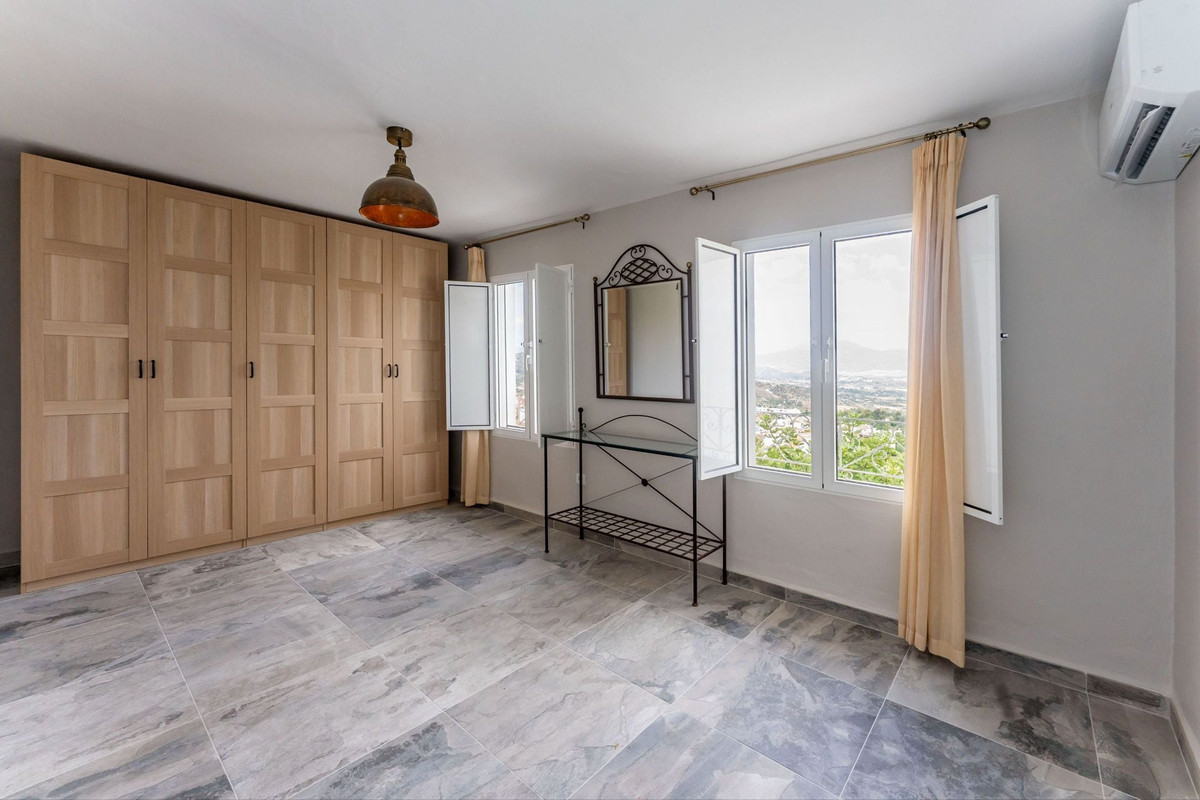 3 Bed Townhouse for sale in Alhaurín El Grande Costa Del Sol, Málaga, Spain