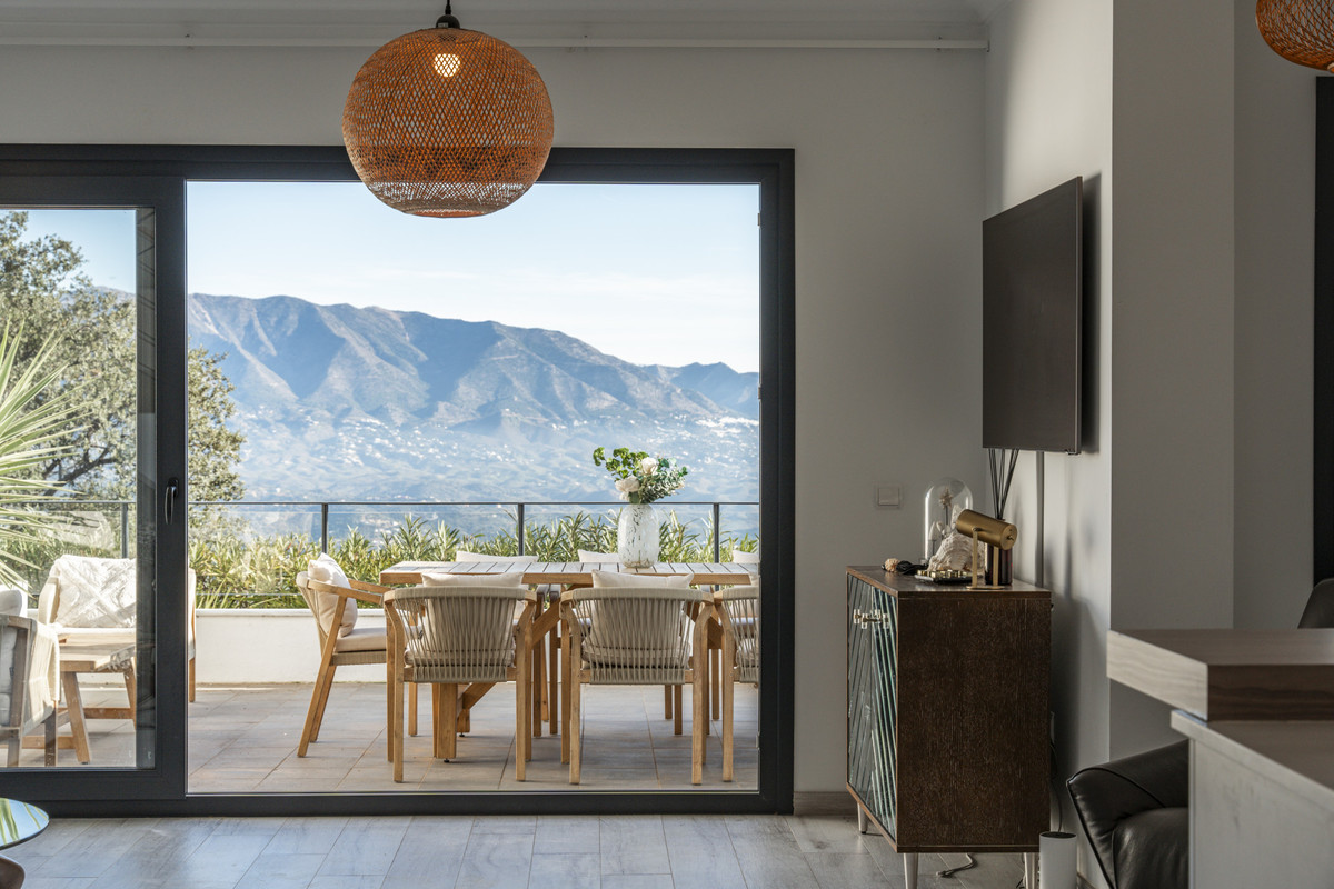 4 Bed Townhouse for sale in La Mairena Costa Del Sol, Málaga, Spain