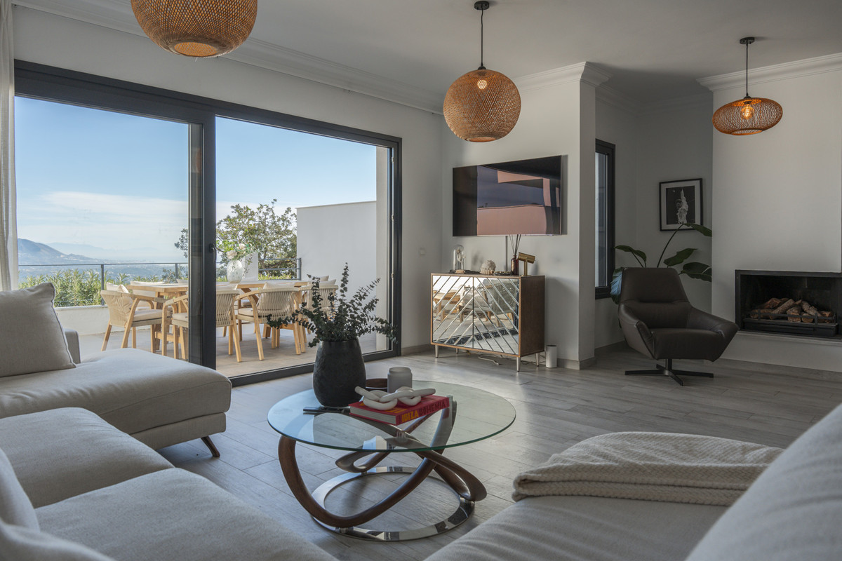 4 Bed Townhouse for sale in La Mairena Costa Del Sol, Málaga, Spain