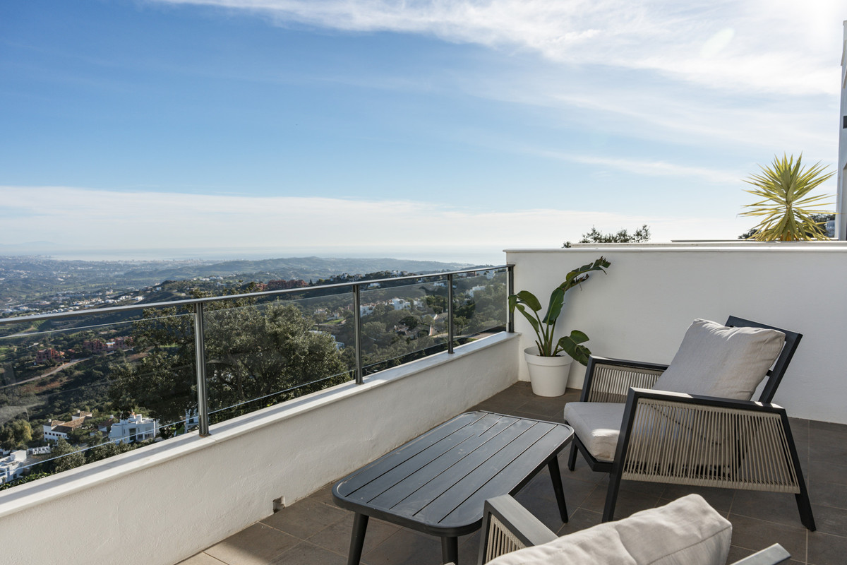 4 Bed Townhouse for sale in La Mairena Costa Del Sol, Málaga, Spain