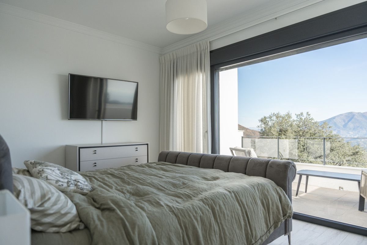 4 Bed Townhouse for sale in La Mairena Costa Del Sol, Málaga, Spain
