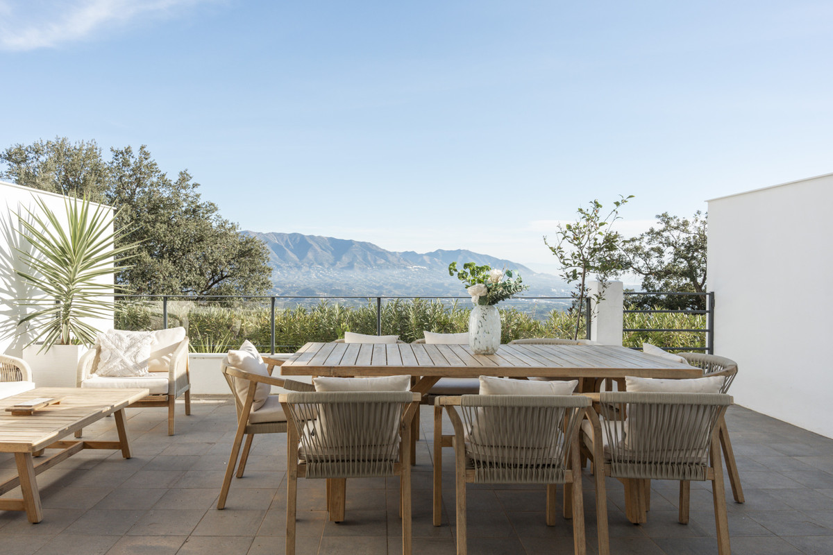 4 Bed Townhouse for sale in La Mairena Costa Del Sol, Málaga, Spain
