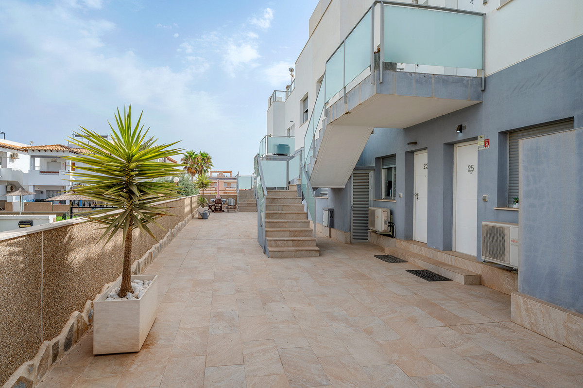 Se vende Bungalow de 2 dormitorios en Costa Blanca, Alicante, España