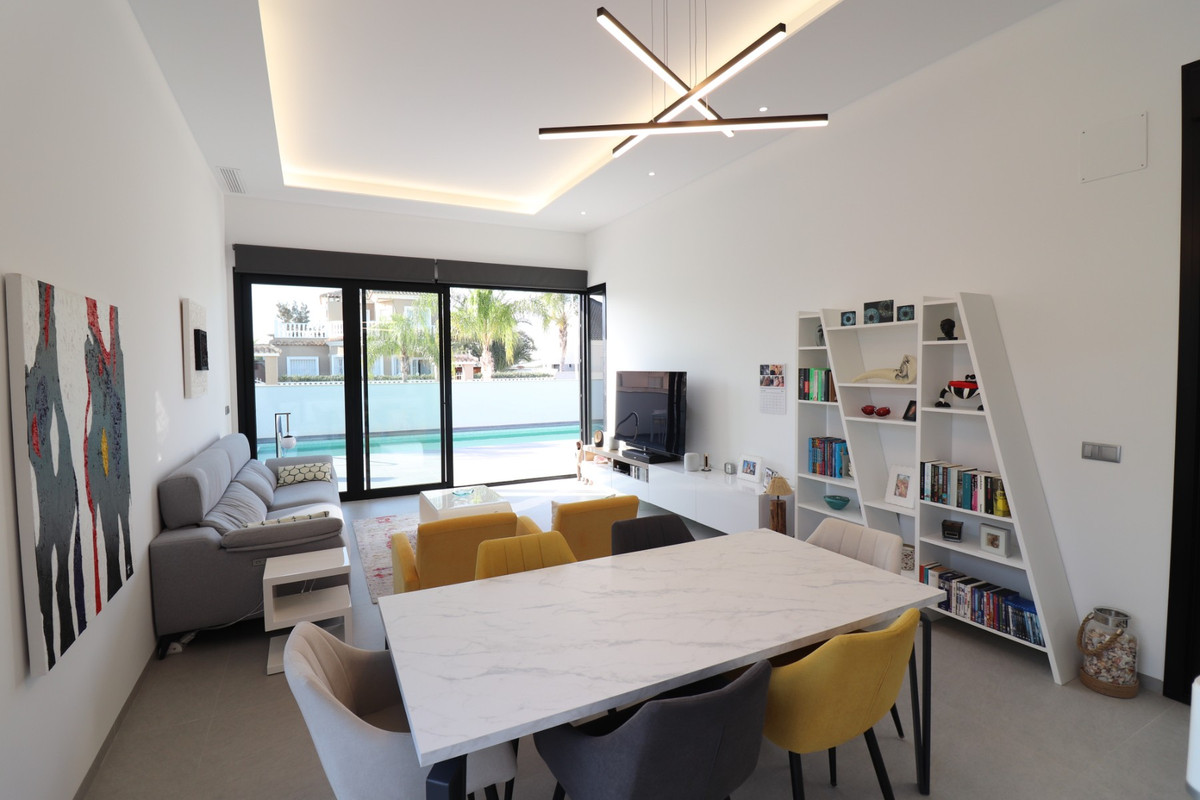 3 Bed Townhouse for sale in Formentera Del Segura Costa Blanca, Alicante, Spain