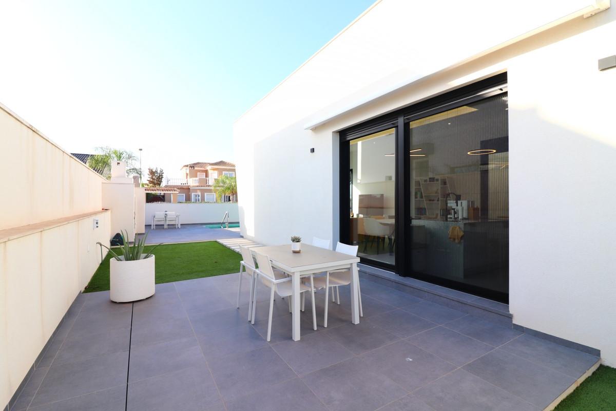 3 Bed Townhouse for sale in Formentera Del Segura Costa Blanca, Alicante, Spain