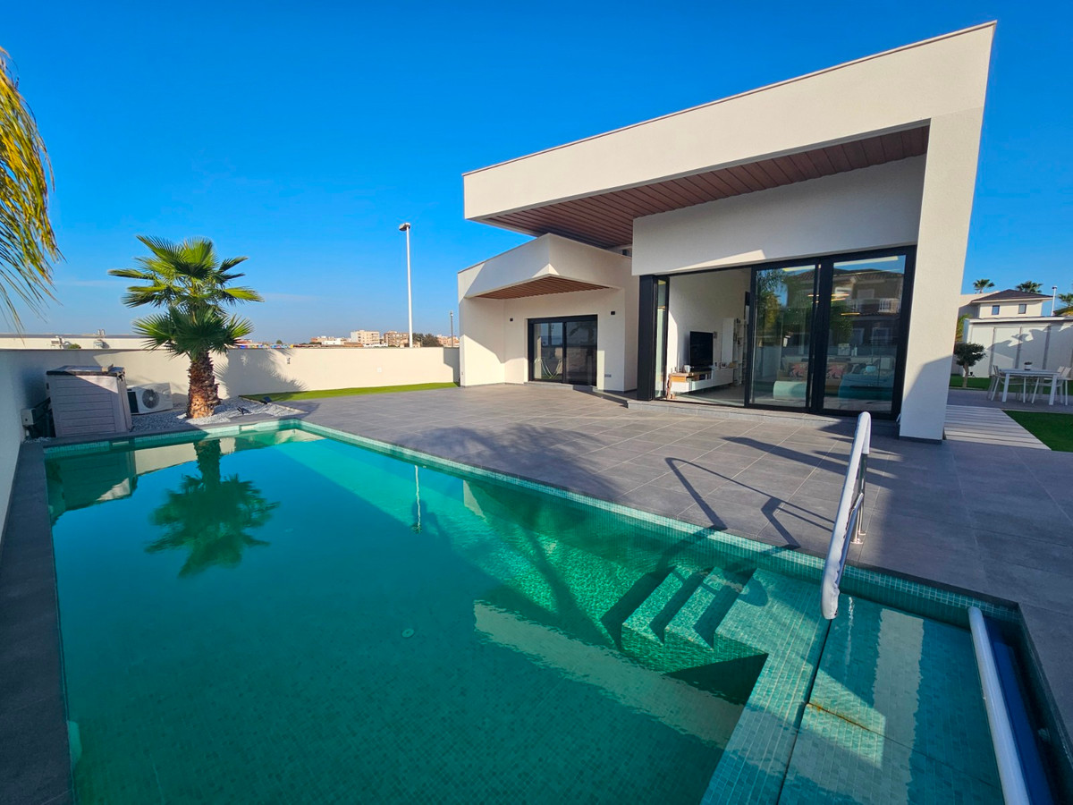 3 Bed Townhouse for sale in Formentera Del Segura Costa Blanca, Alicante, Spain