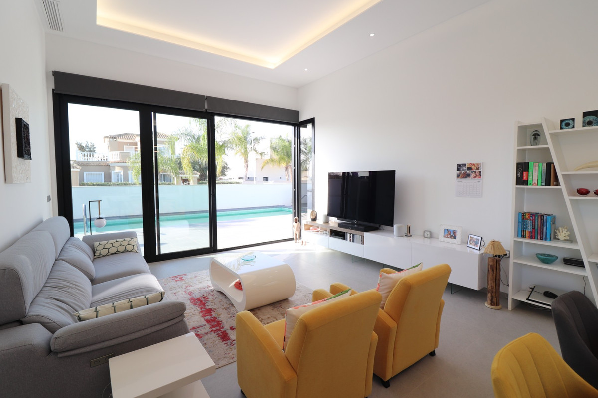 3 Bed Townhouse for sale in Formentera Del Segura Costa Blanca, Alicante, Spain