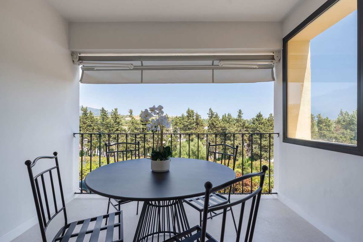 4 Bed Townhouse for sale in Nueva Andalucía Costa Del Sol, Málaga, Spain