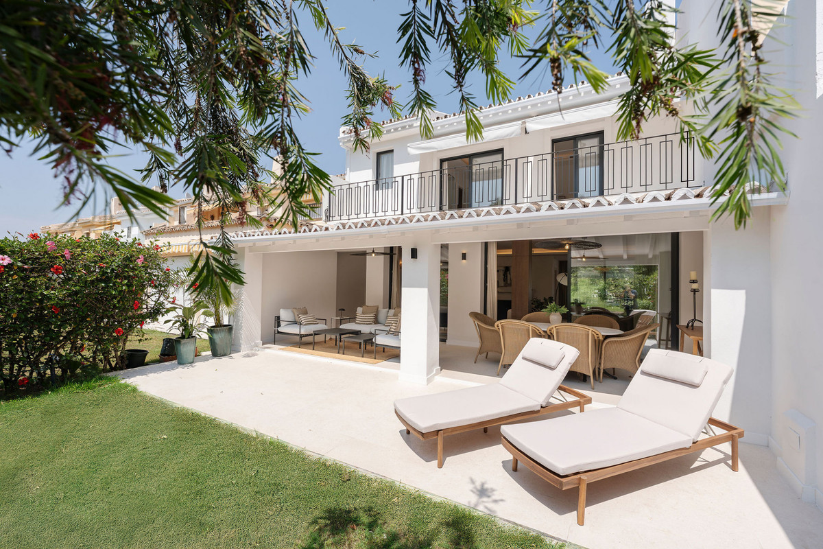 4 Bed Townhouse for sale in Nueva Andalucía Costa Del Sol, Málaga, Spain