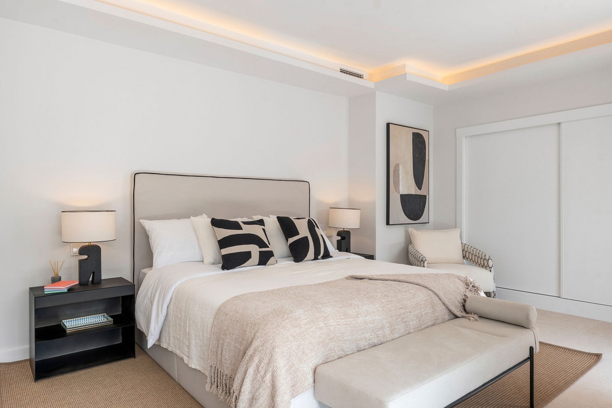 4 Bed Townhouse for sale in Nueva Andalucía Costa Del Sol, Málaga, Spain