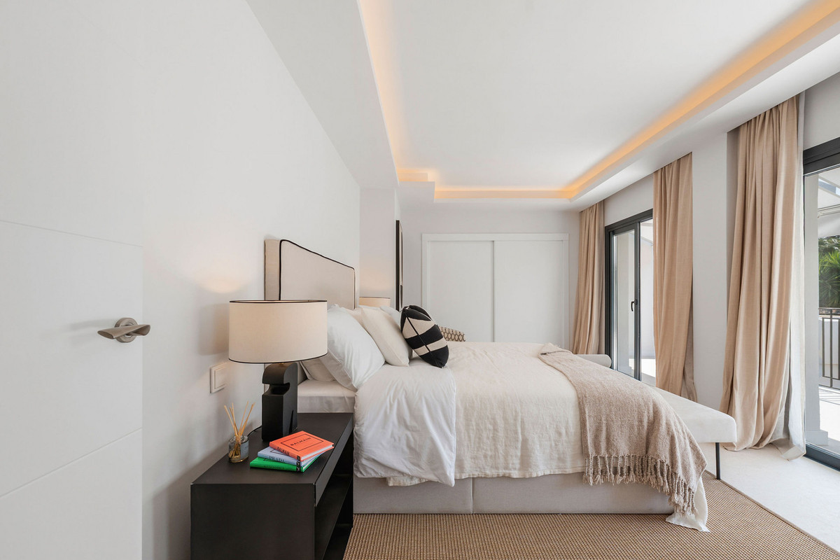 4 Bed Townhouse for sale in Nueva Andalucía Costa Del Sol, Málaga, Spain