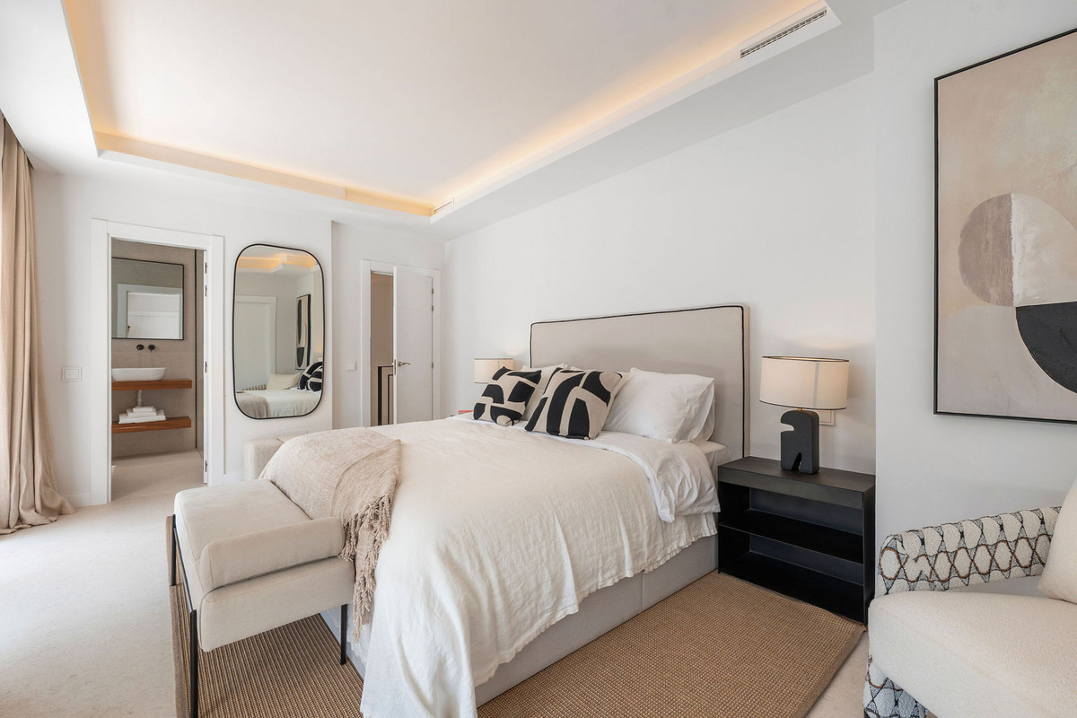 4 Bed Townhouse for sale in Nueva Andalucía Costa Del Sol, Málaga, Spain