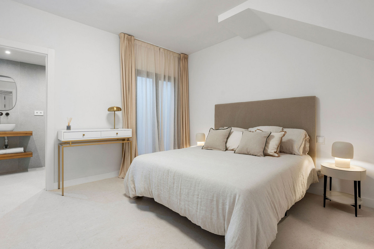 4 Bed Townhouse for sale in Nueva Andalucía Costa Del Sol, Málaga, Spain