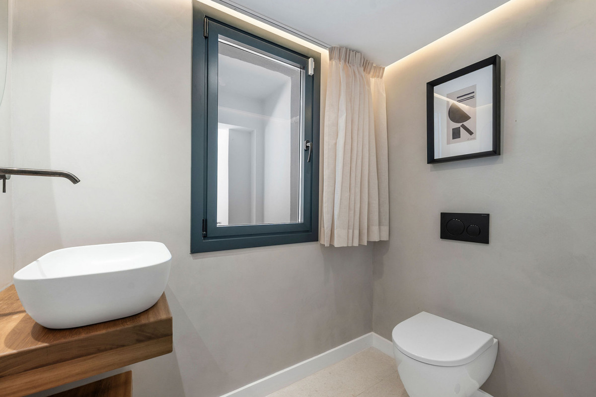 4 Bed Townhouse for sale in Nueva Andalucía Costa Del Sol, Málaga, Spain
