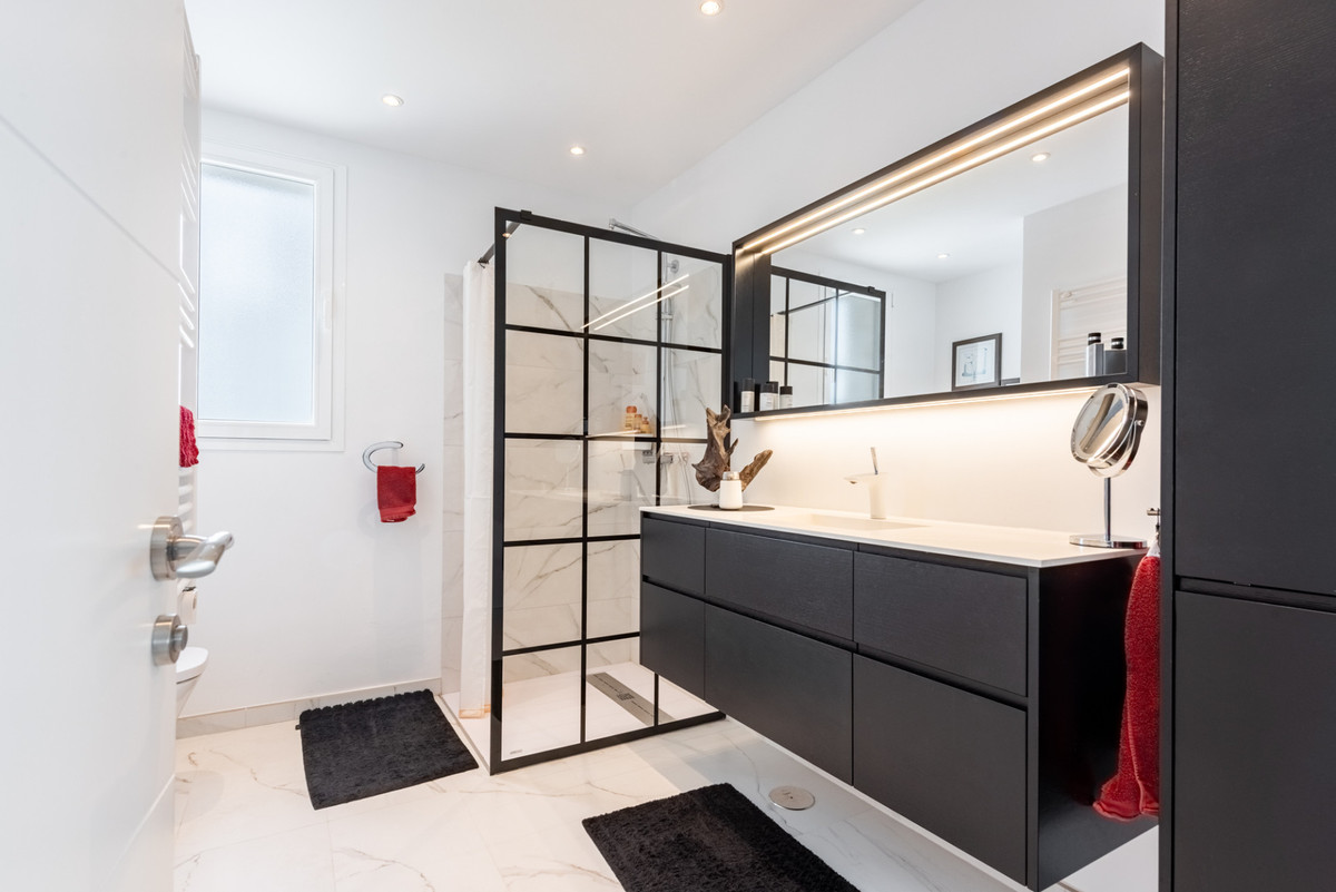 Se vende Apartamento Planta Media de 2 dormitorios en Costa Del Sol, Málaga, España
