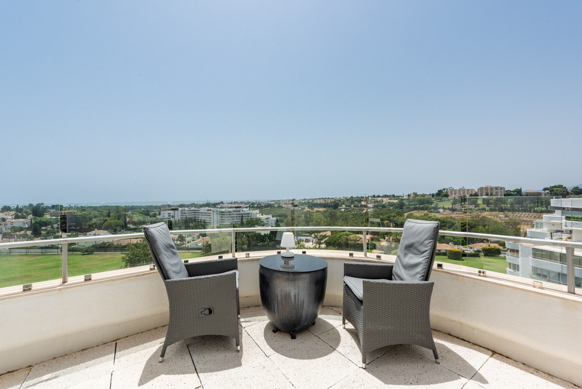 Se vende Apartamento Planta Media de 2 dormitorios en Costa Del Sol, Málaga, España