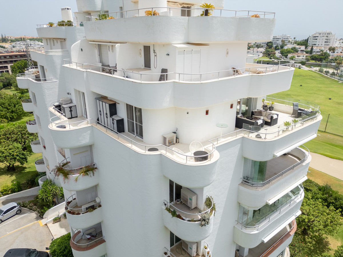 Se vende Apartamento Planta Media de 2 dormitorios en Costa Del Sol, Málaga, España
