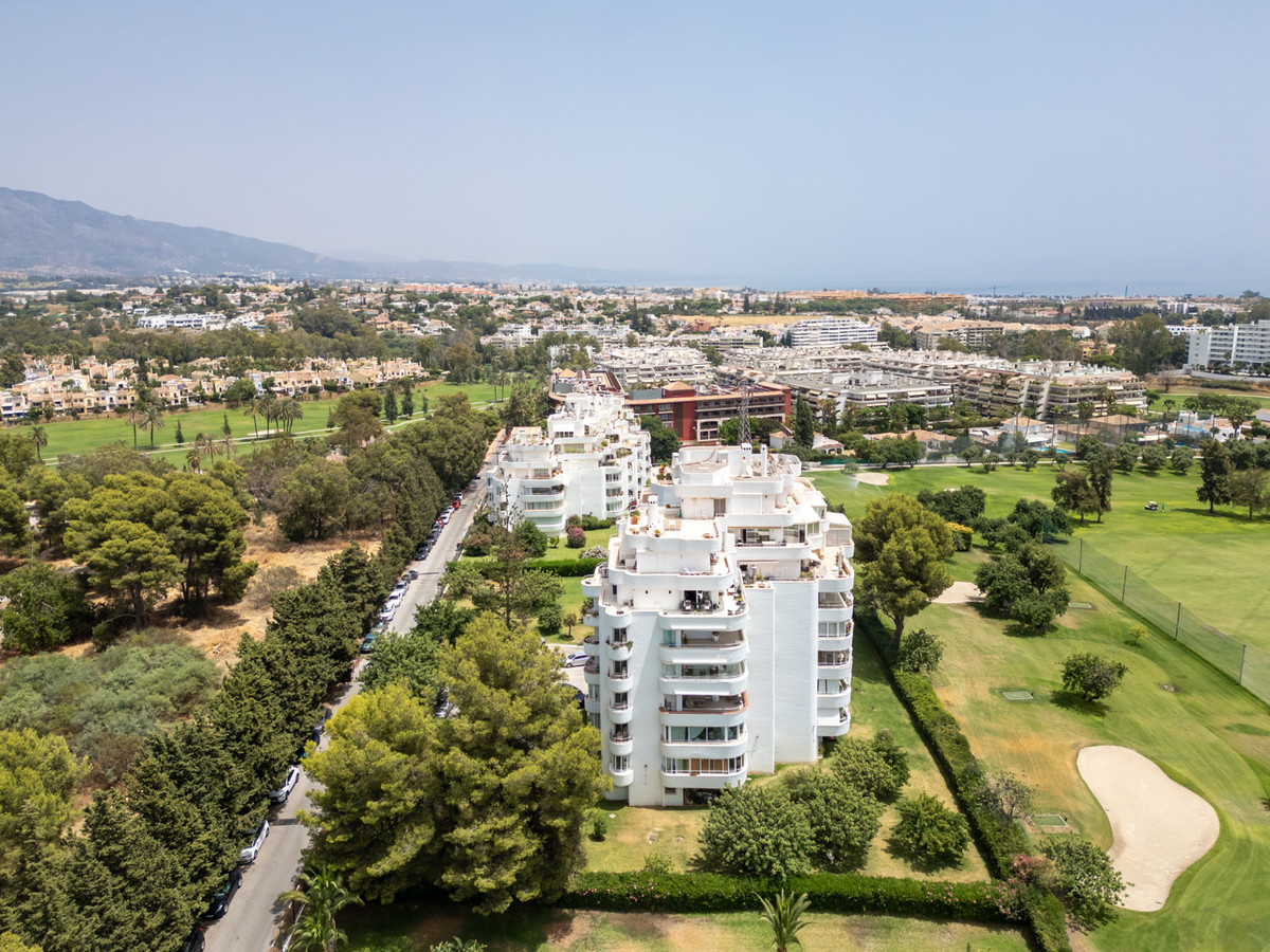 Se vende Apartamento Planta Media de 2 dormitorios en Costa Del Sol, Málaga, España