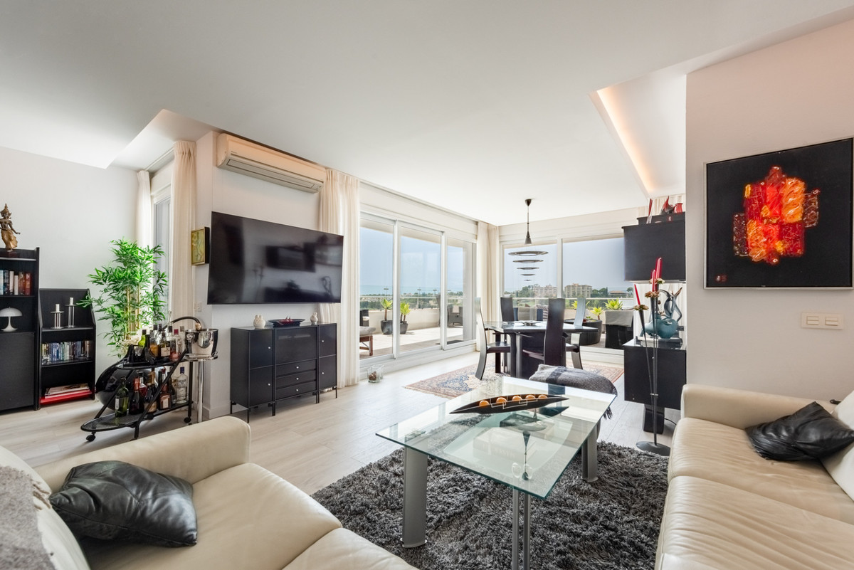 Se vende Apartamento Planta Media de 2 dormitorios en Costa Del Sol, Málaga, España