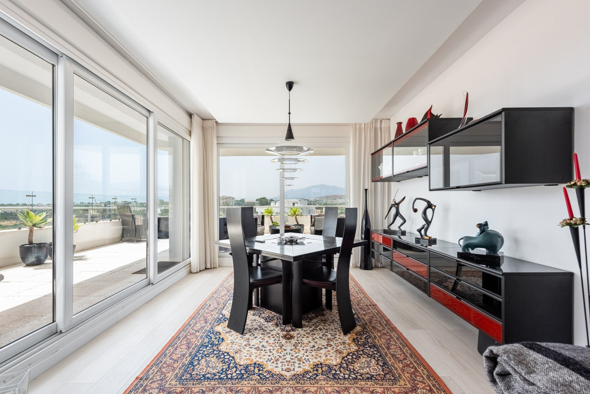 Se vende Apartamento Planta Media de 2 dormitorios en Costa Del Sol, Málaga, España