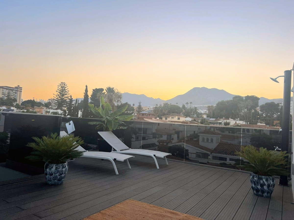 5 Bed Townhouse for sale in Benalmadena Costa Costa Del Sol, Málaga, Spain