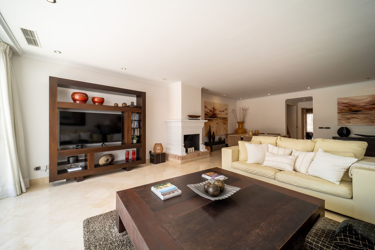 3 Bed Apartment for sale in Elviria Costa Del Sol, Málaga, Spain