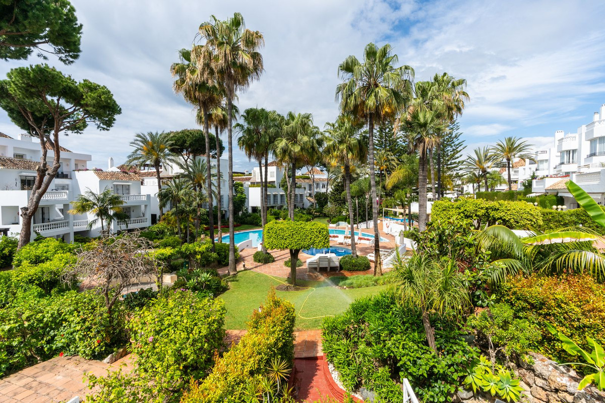 3 Bed Apartment for sale in Elviria Costa Del Sol, Málaga, Spain