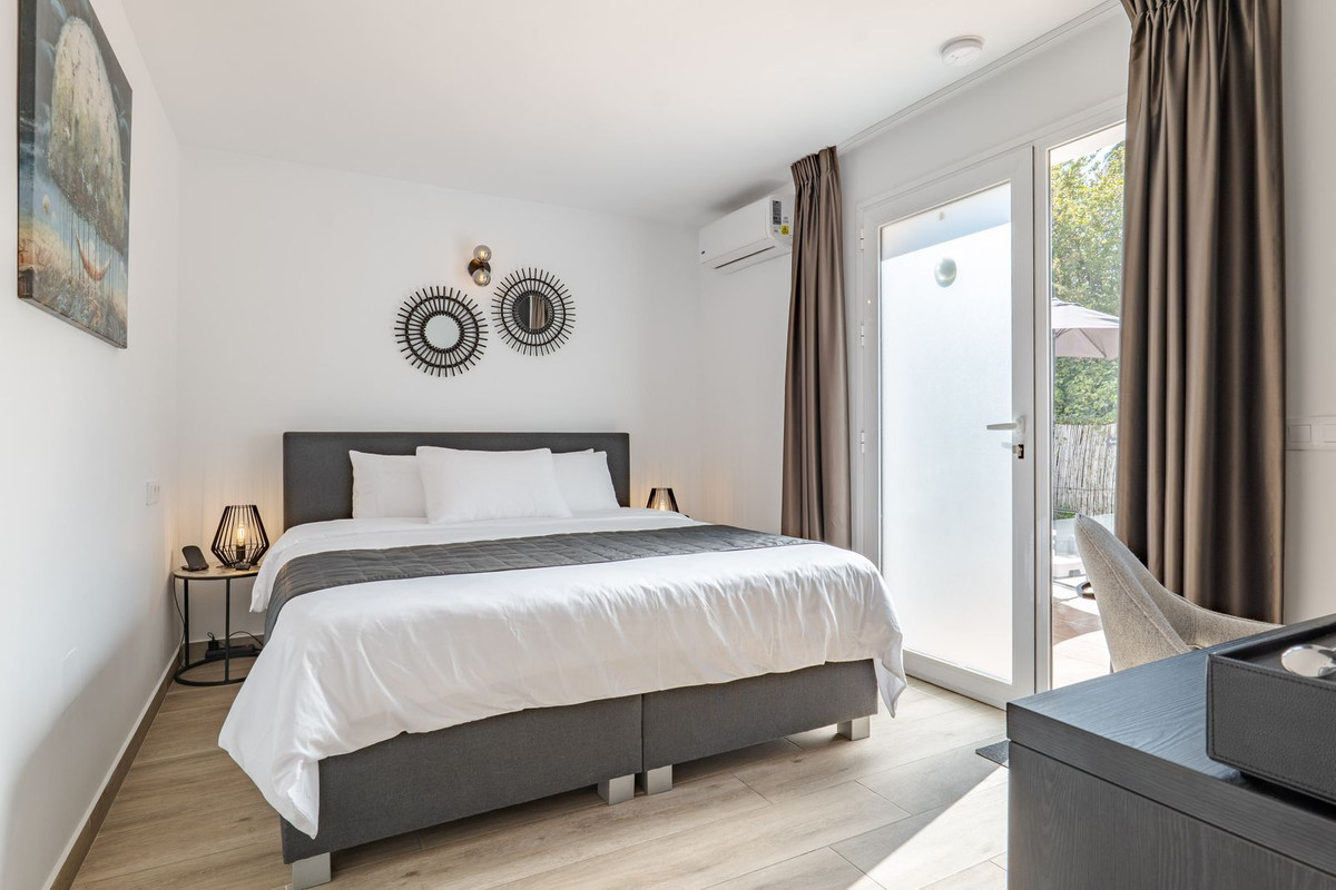 Se vende Villa - Chalet de 7 dormitorios en Costa Del Sol, Málaga, España