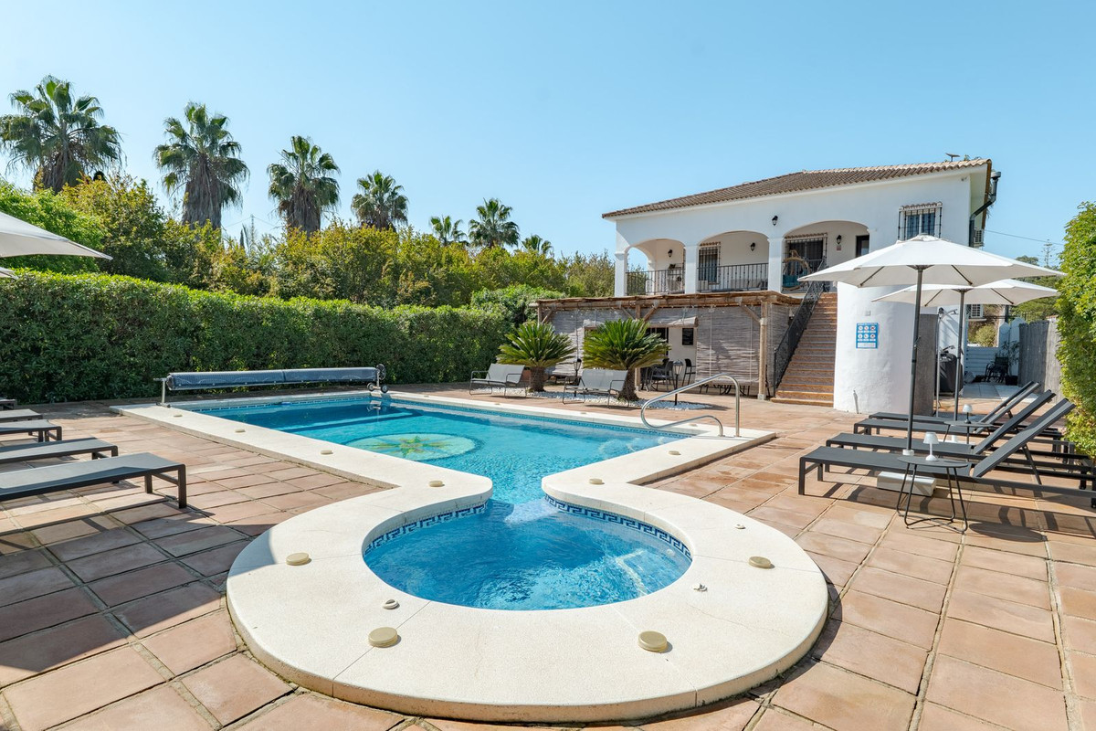 Se vende Villa - Chalet de 7 dormitorios en Costa Del Sol, Málaga, España