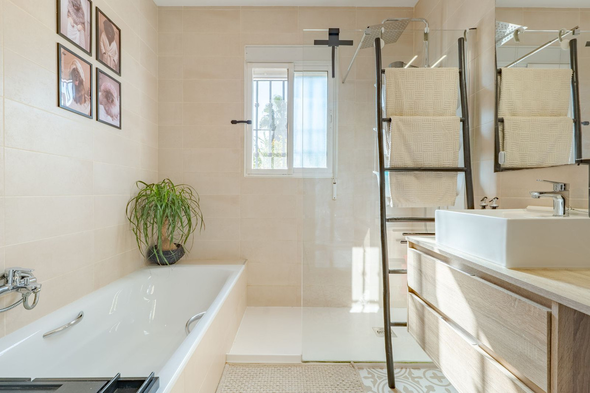 Se vende Villa - Chalet de 7 dormitorios en Costa Del Sol, Málaga, España