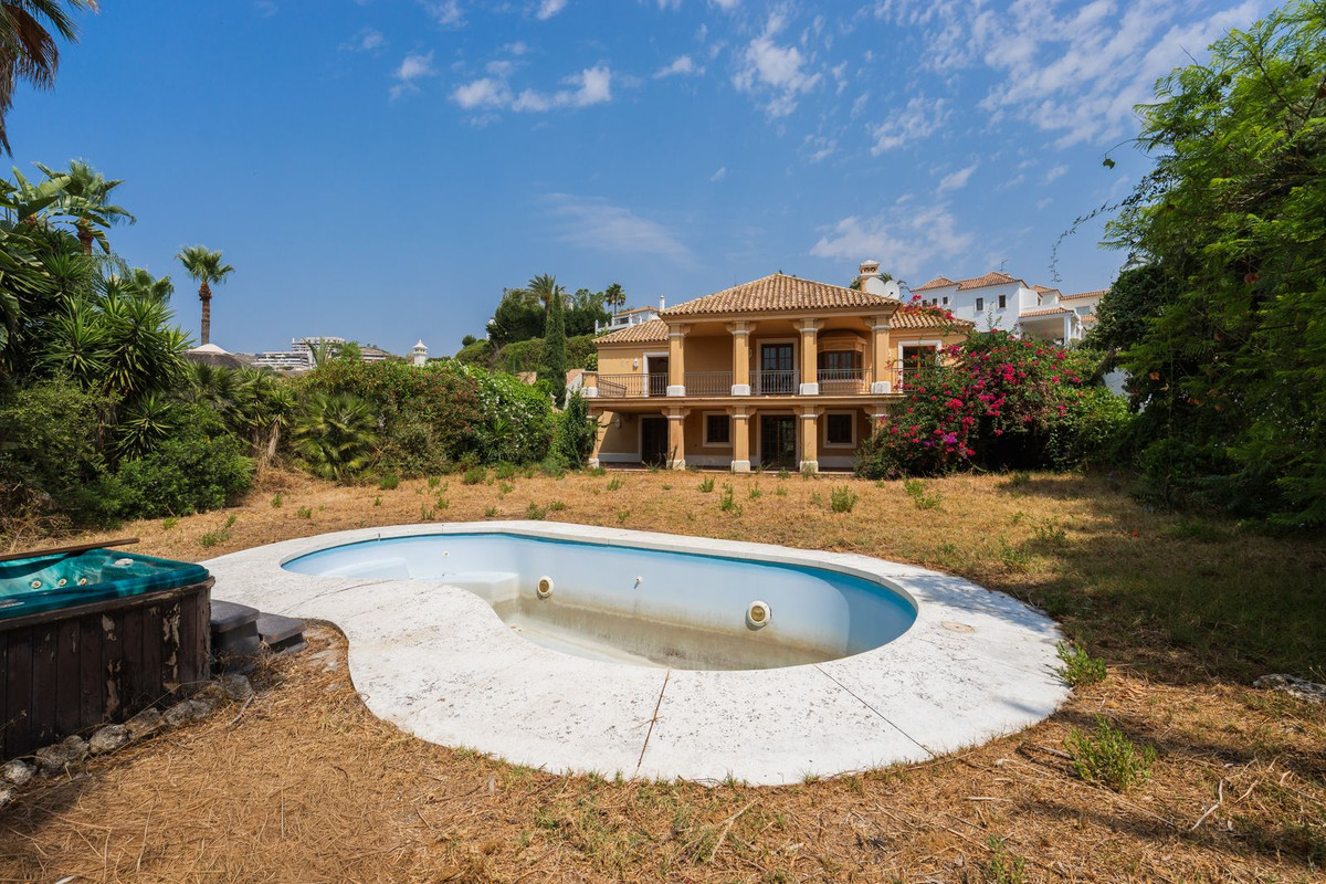 Se vende Villa - Chalet de 4 dormitorios en Costa Del Sol, Málaga, España