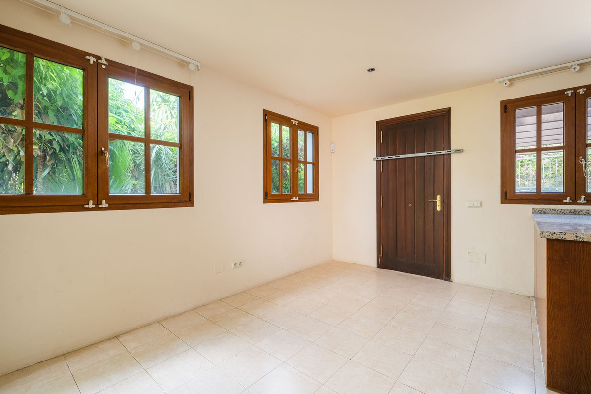 Se vende Villa - Chalet de 4 dormitorios en Costa Del Sol, Málaga, España