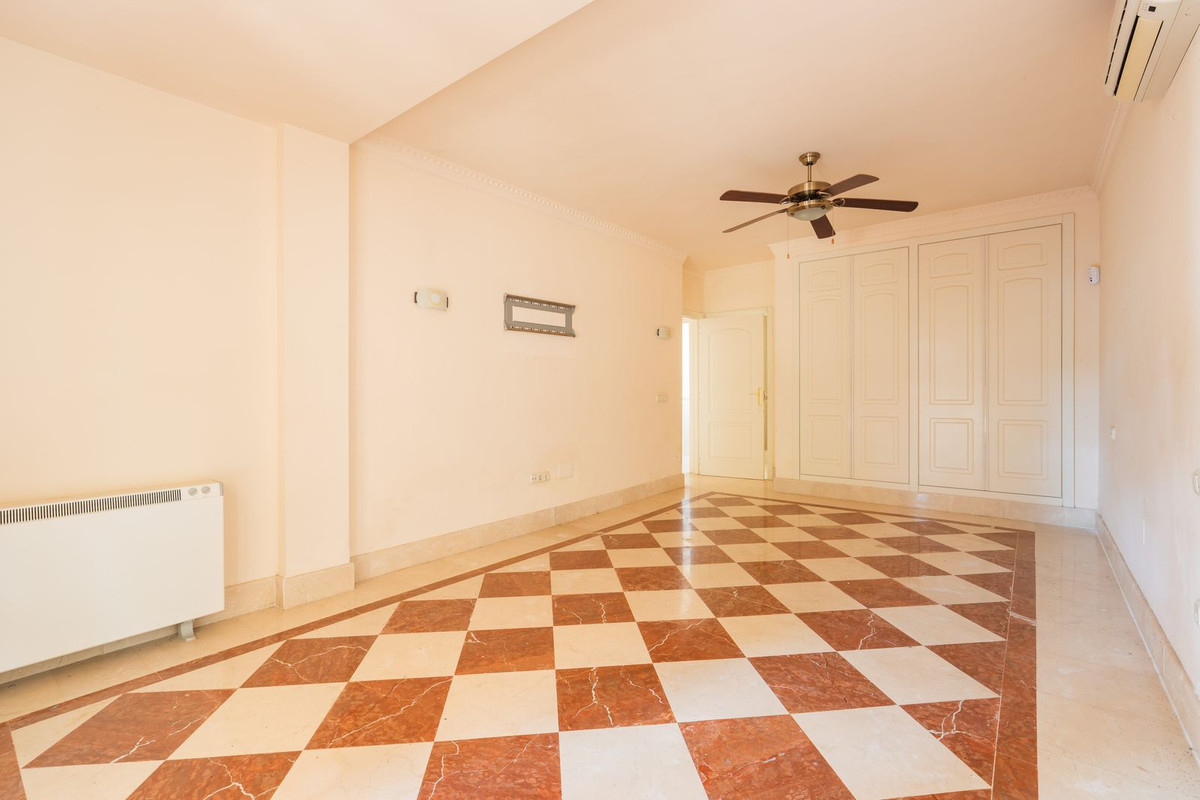 Se vende Villa - Chalet de 4 dormitorios en Costa Del Sol, Málaga, España