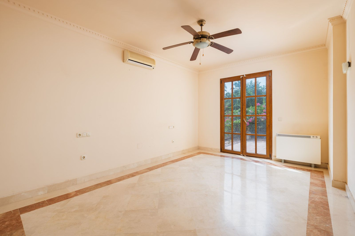 Se vende Villa - Chalet de 4 dormitorios en Costa Del Sol, Málaga, España